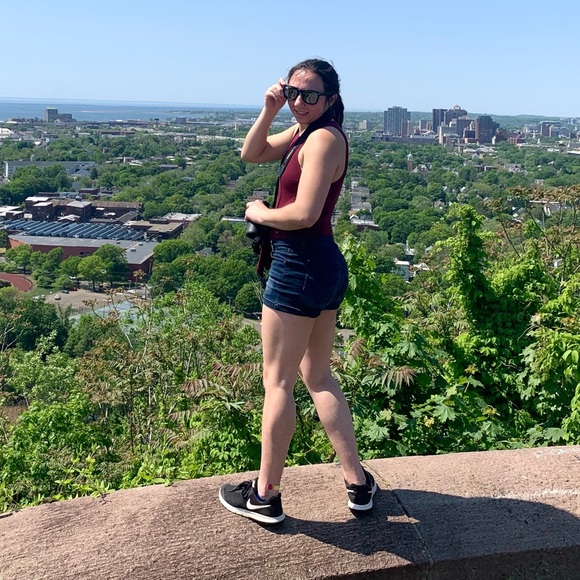 Meet your Posher, Ana - Picture 1 of 1